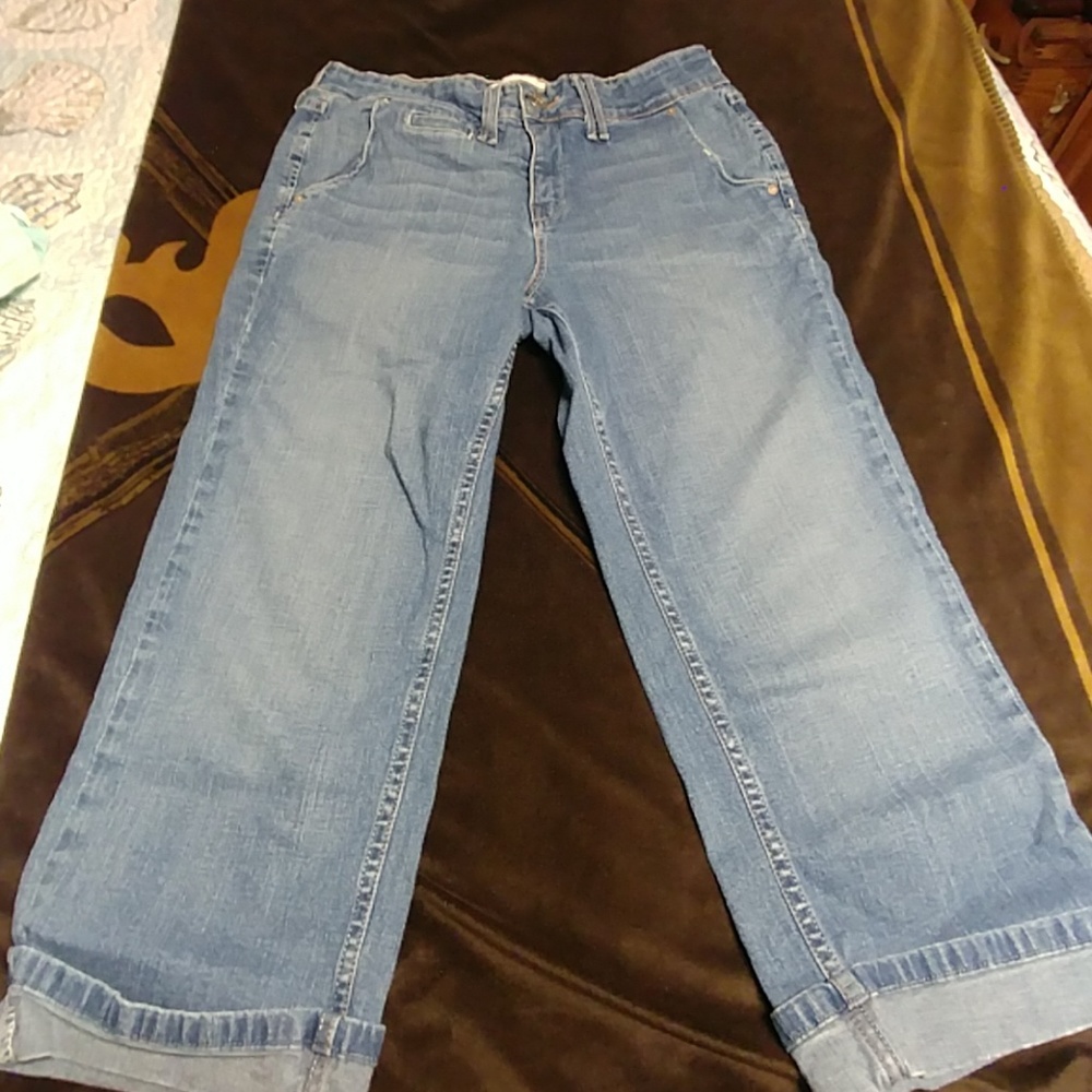 Levi Capris